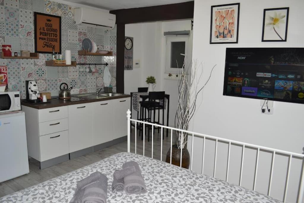 Casa Mya - Studio Flat Неаполь Экстерьер фото